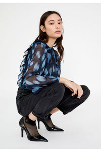 TOP IN CRÊPE GEORGETTE CON VOLANT E STAMPA A POIS BLU