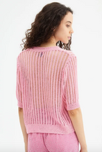 Carica l&#39;immagine nel visualizzatore di Gallery, Maglia a punto traforato a maniche corte rosa
